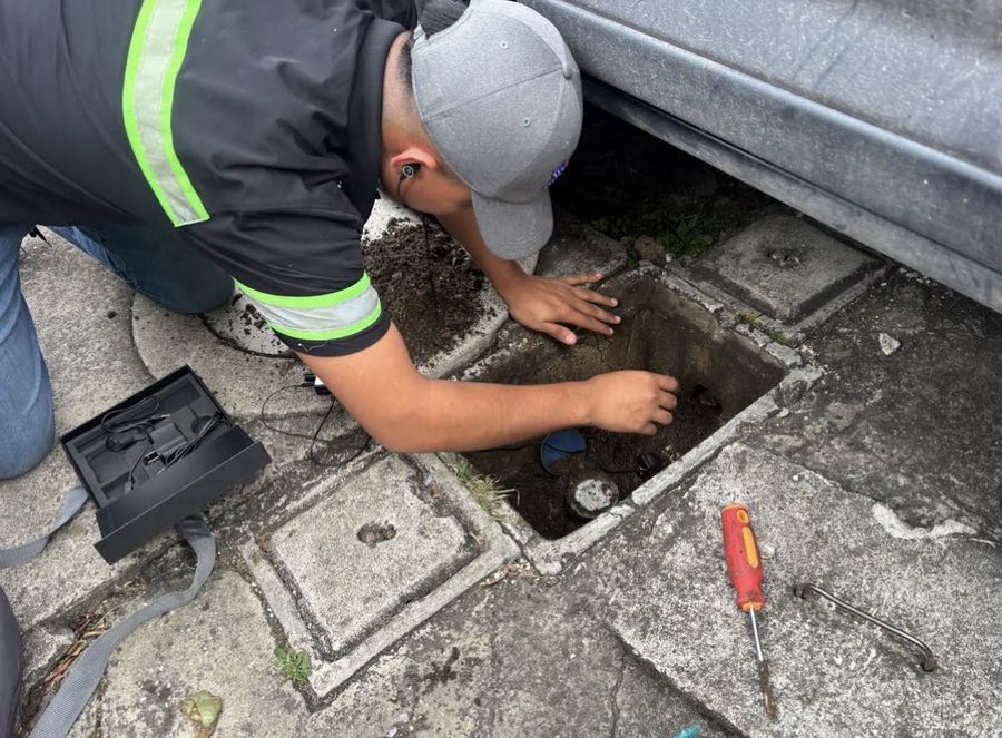 Inspección y limpieza de registro de drenaje